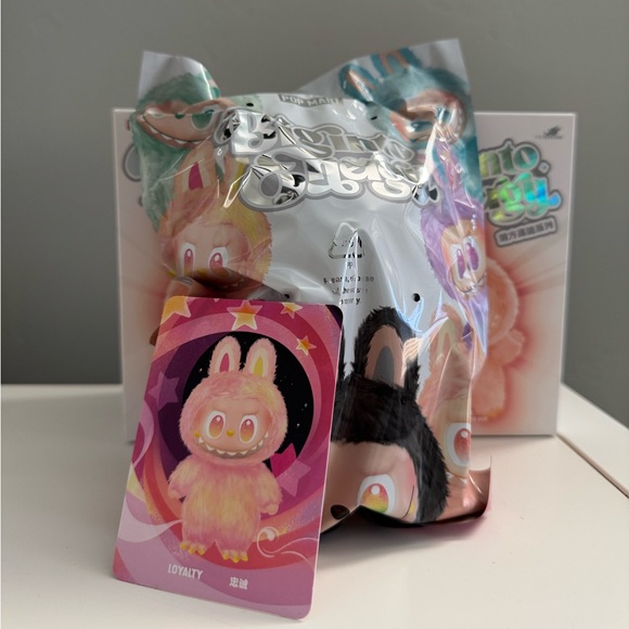 POP MART LABUBU Big Into Energy - Loyalty - Picture 2 of 6